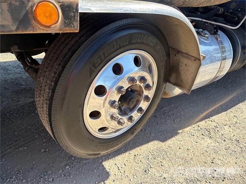 Peterbilt 367 组合/真空油槽车