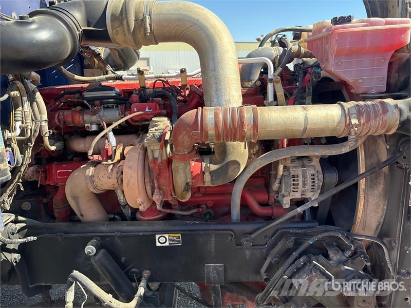 Peterbilt 367 组合/真空油槽车