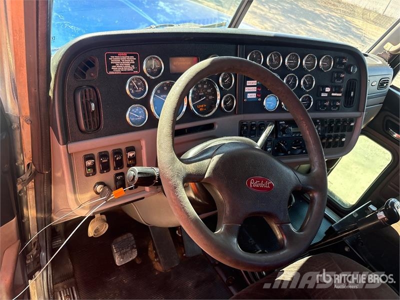 Peterbilt 367 组合/真空油槽车