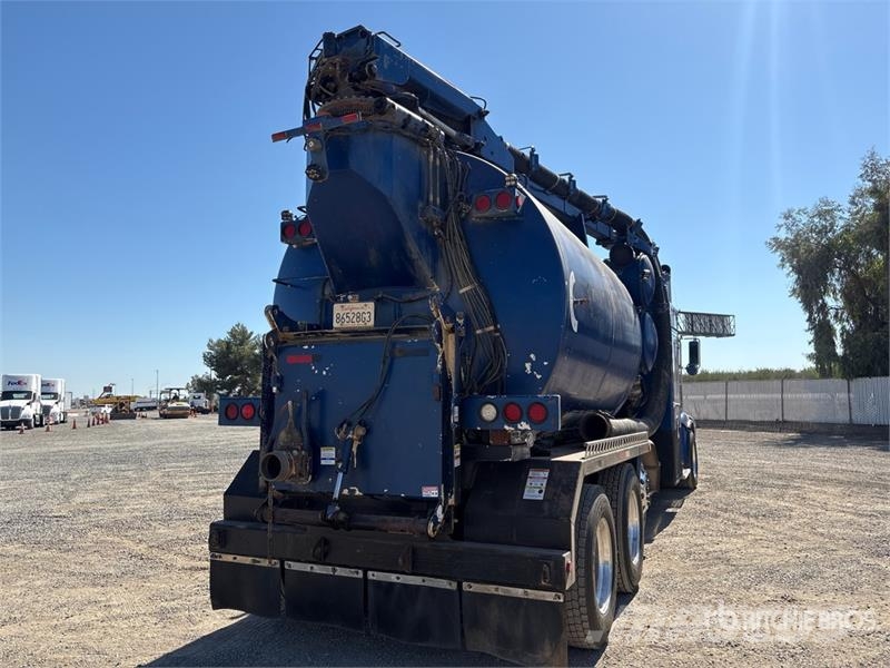 Peterbilt 367 组合/真空油槽车