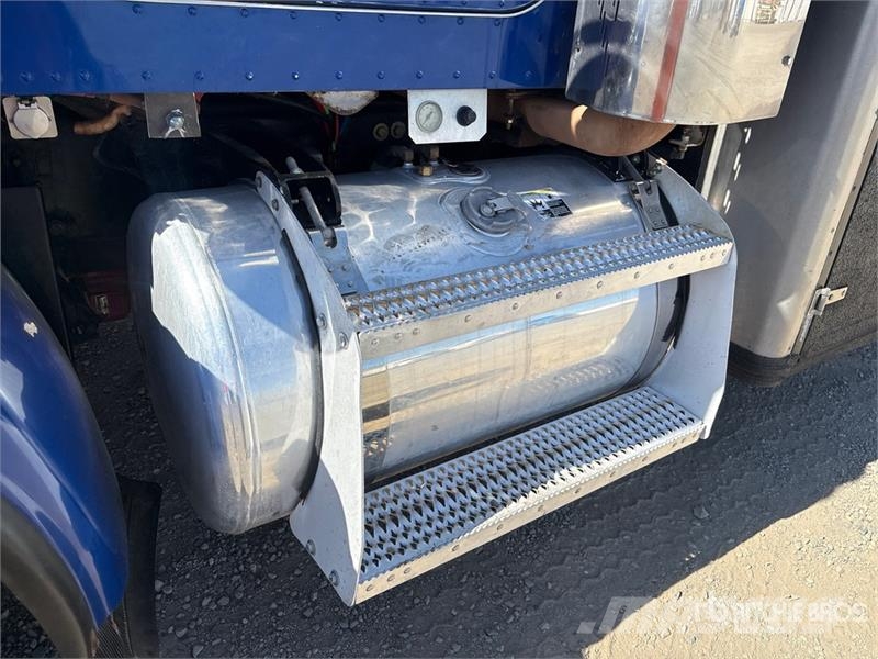 Peterbilt 367 组合/真空油槽车