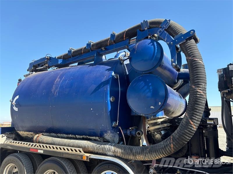 Peterbilt 367 组合/真空油槽车