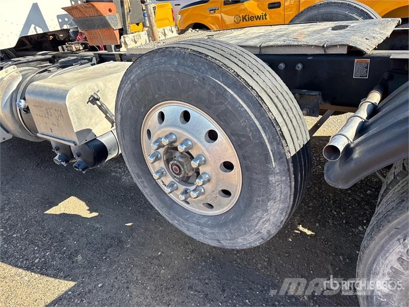 Peterbilt 367 Prime Movers