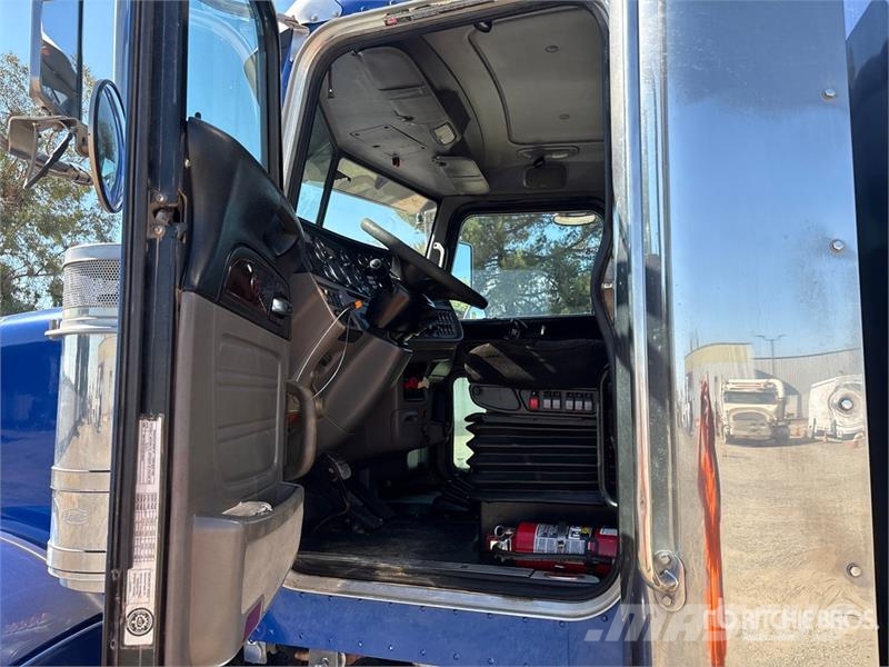 Peterbilt 367 组合/真空油槽车