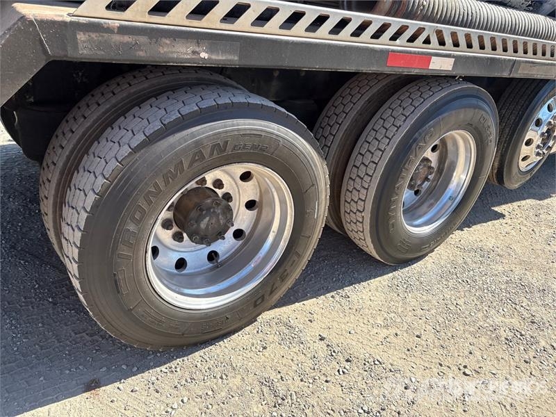 Peterbilt 367 组合/真空油槽车
