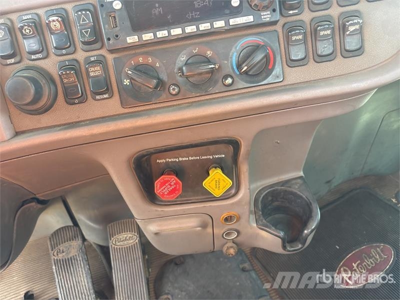 Peterbilt 367 6x4 Cab and Chassis Cabine en interieur