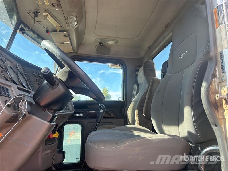 Peterbilt 367 6x4 Cab and Chassis Cabine en interieur