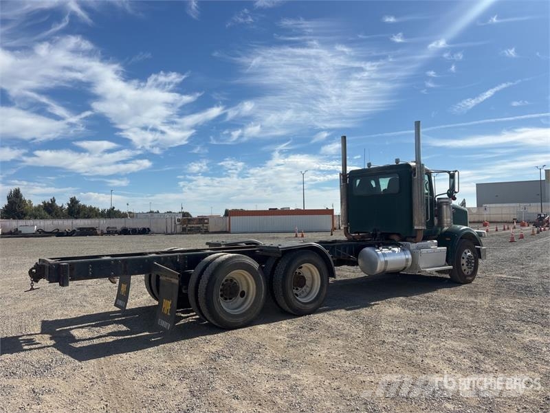 Peterbilt 367 6x4 Cab and Chassis Cabine en interieur