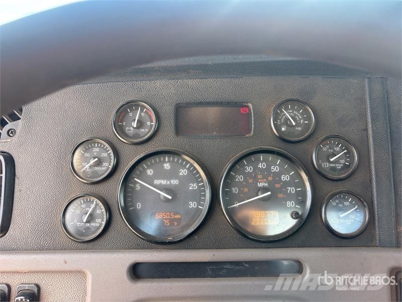 Peterbilt 367 6x4 Cab and Chassis Cabine en interieur