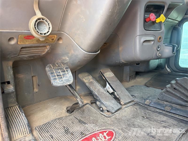 Peterbilt 367 6x4 Cab and Chassis Cabine en interieur