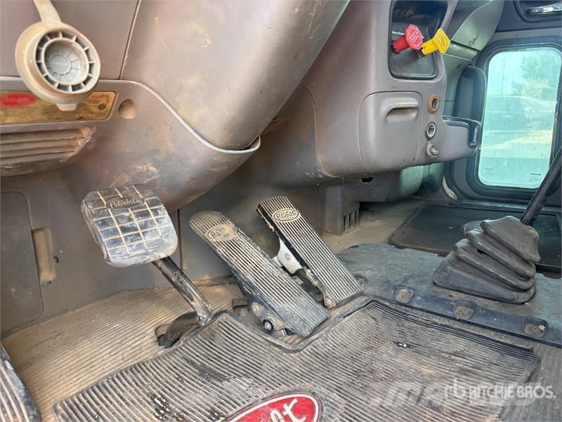 Peterbilt 367 6x4 Cab and Chassis Cabine en interieur