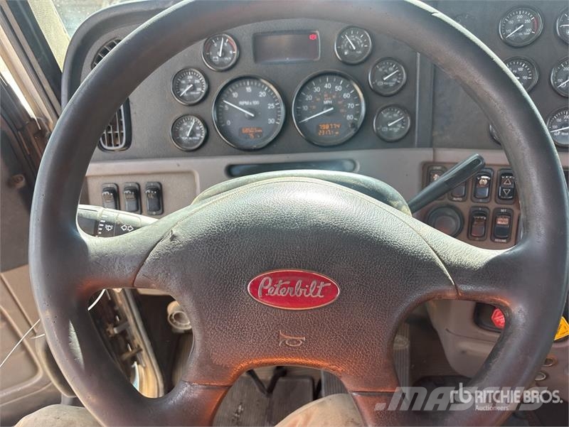 Peterbilt 367 6x4 Cab and Chassis Cabine en interieur