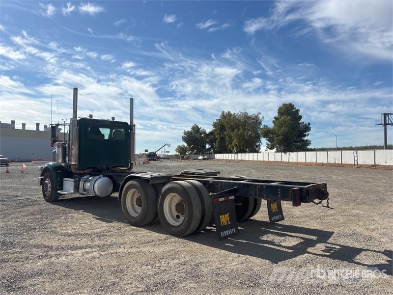 Peterbilt 367 6x4 Cab and Chassis Cabine en interieur