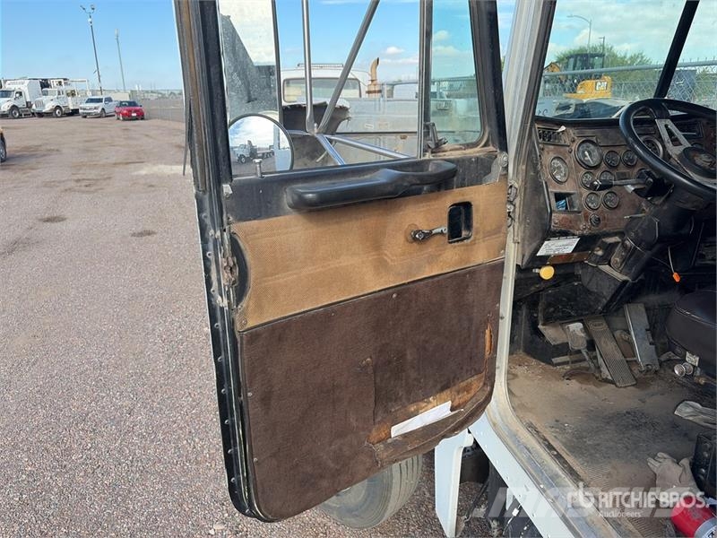 Peterbilt 378 Pašizgāzējs