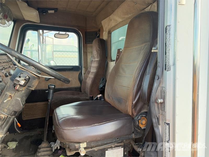 Peterbilt 378 Pašizgāzējs