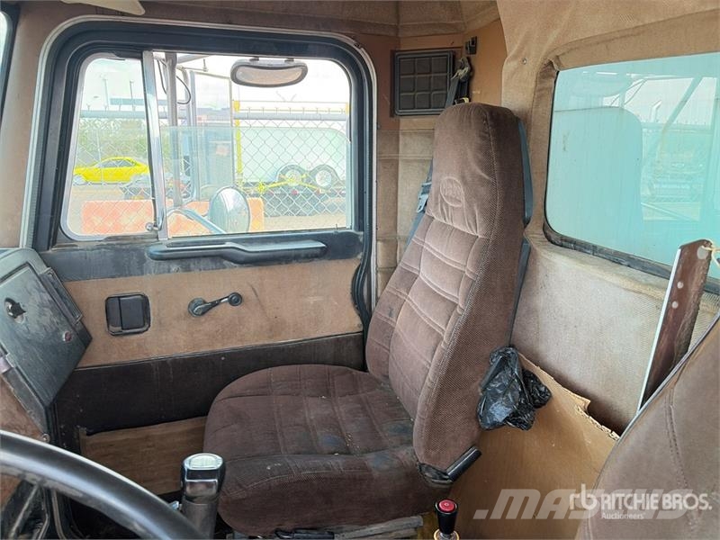 Peterbilt 378 Pašizgāzējs