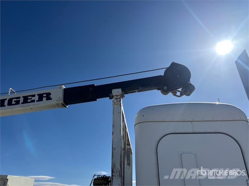 Peterbilt 378 4x2 Extended Cab Service Truck Forsvar/Miljø