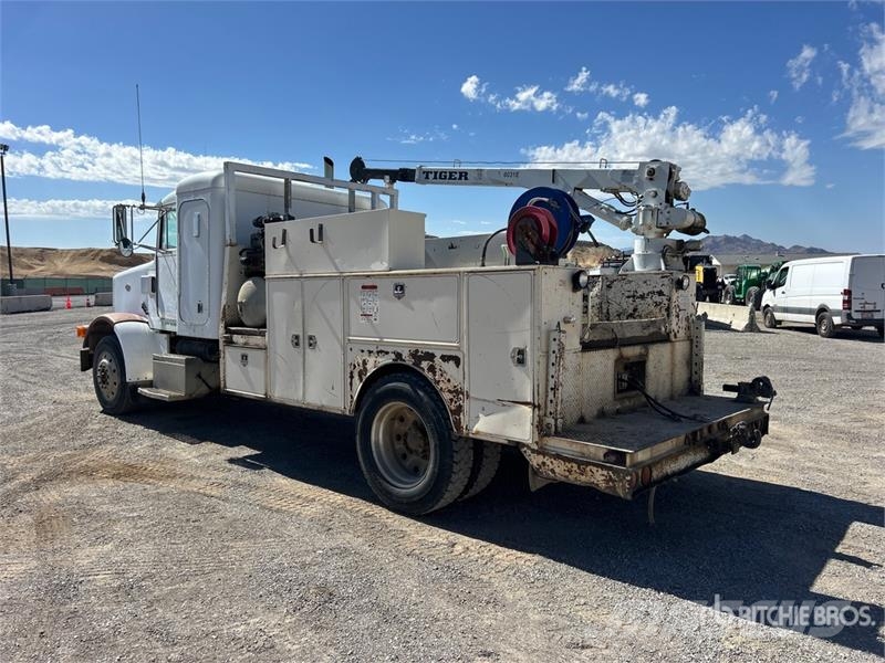 Peterbilt 378 4x2 Sleeper Service Truck Plogbilar