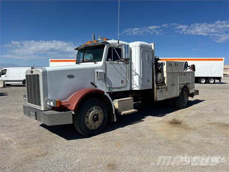 Peterbilt 378 4x2 Sleeper Service Truck Plogbilar