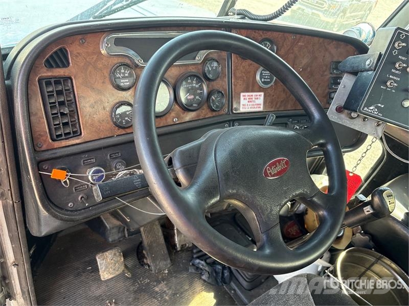 Peterbilt 378 6x4 Asphalt Distributor Truck Kamioni cisterne