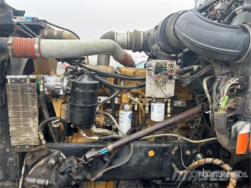 Peterbilt 378 6x4 Fuel and Lube Truck Tovornjaki cisterne