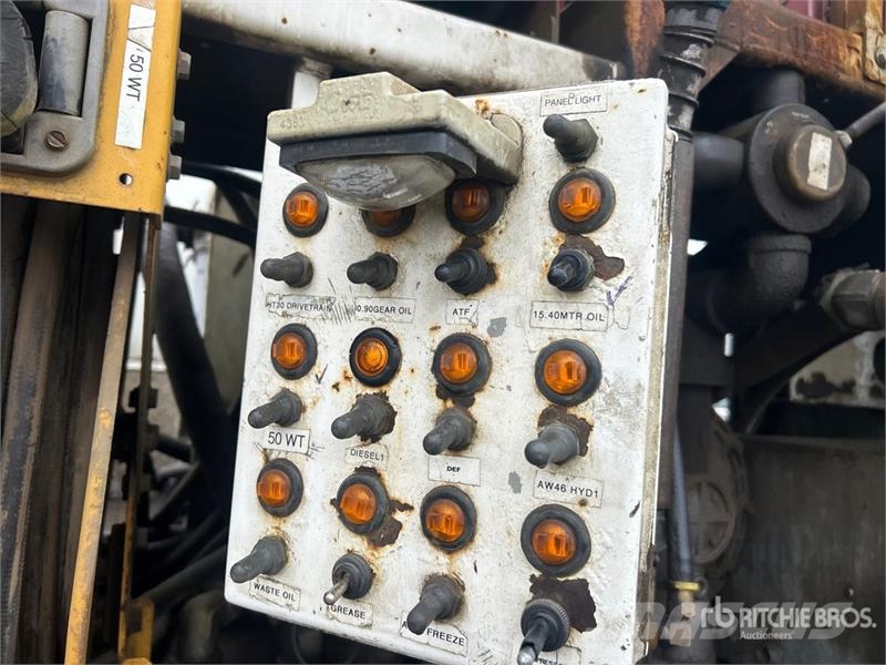 Peterbilt 378 6x4 Fuel and Lube Truck Tovornjaki cisterne