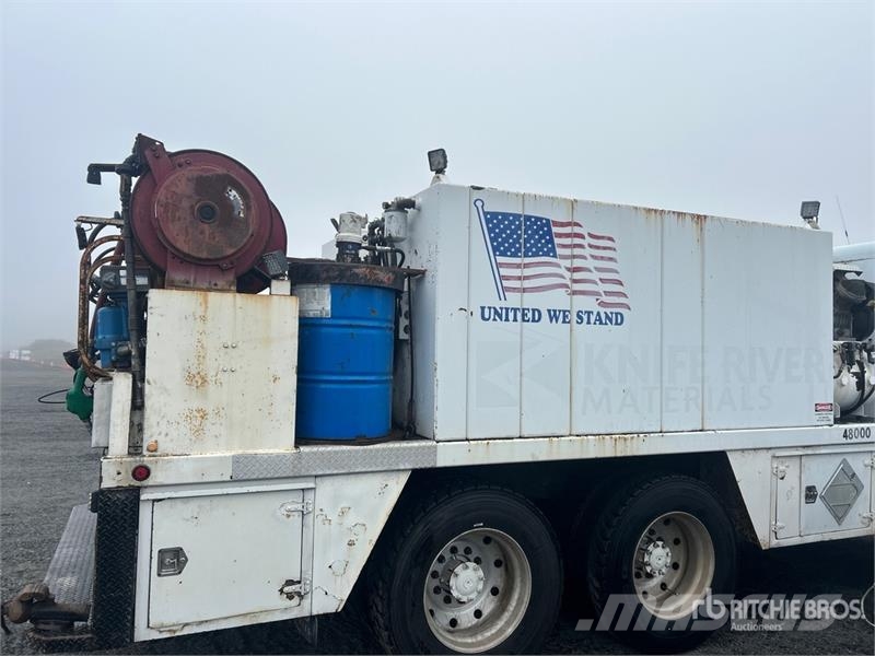 Peterbilt 378 6x4 Fuel and Lube Truck Tovornjaki cisterne