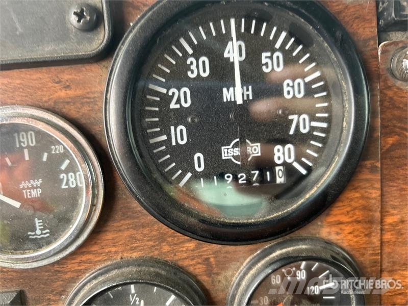 Peterbilt 378 6x4 Fuel and Lube Truck Tovornjaki cisterne