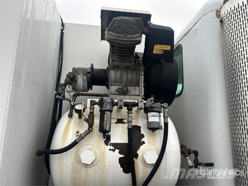 Peterbilt 378 6x4 Fuel and Lube Truck Tovornjaki cisterne