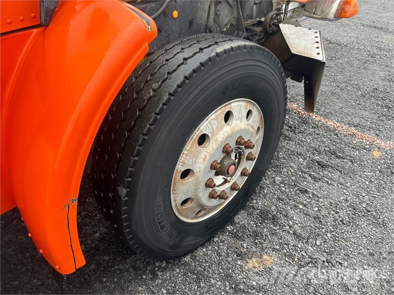 Peterbilt 378 6x4 Fuel and Lube Truck Tovornjaki cisterne