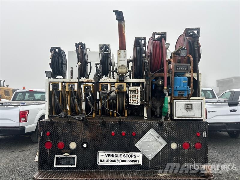 Peterbilt 378 6x4 Fuel and Lube Truck Tovornjaki cisterne