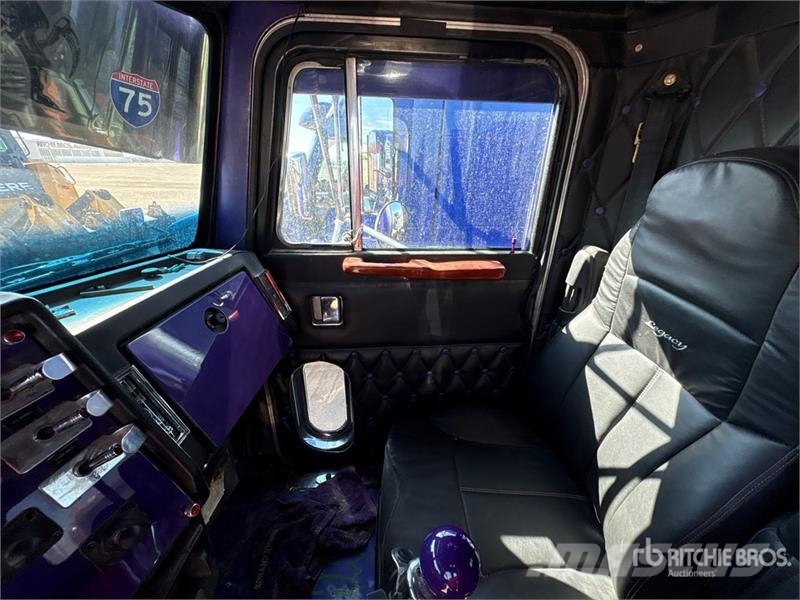 Peterbilt 379 Trekkers