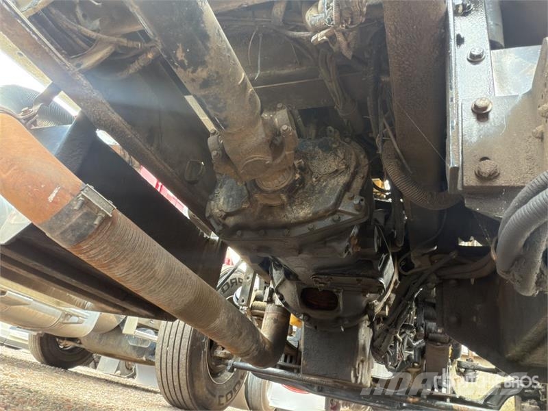Peterbilt 379 6x4 Cab and Chassis (Inoperable) Cabines e interior
