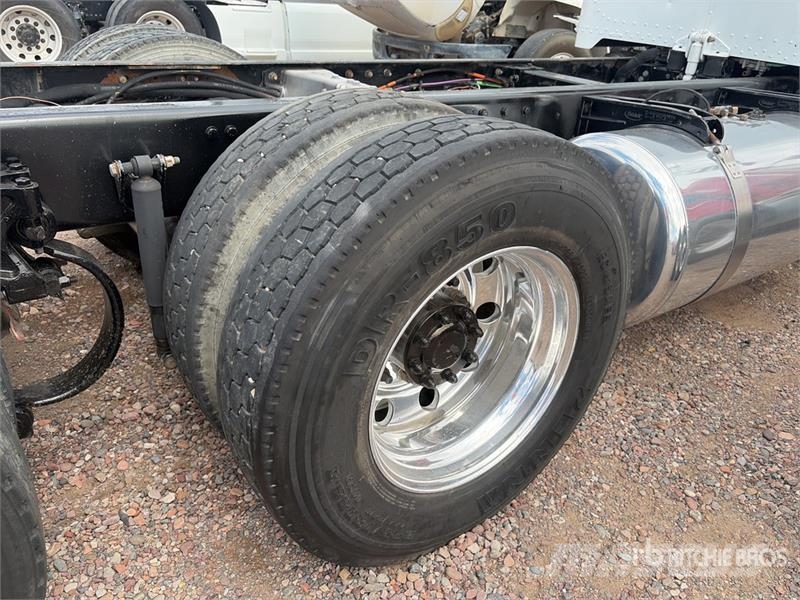 Peterbilt 379 6x4 Cab and Chassis (Inoperable) Cabines e interior