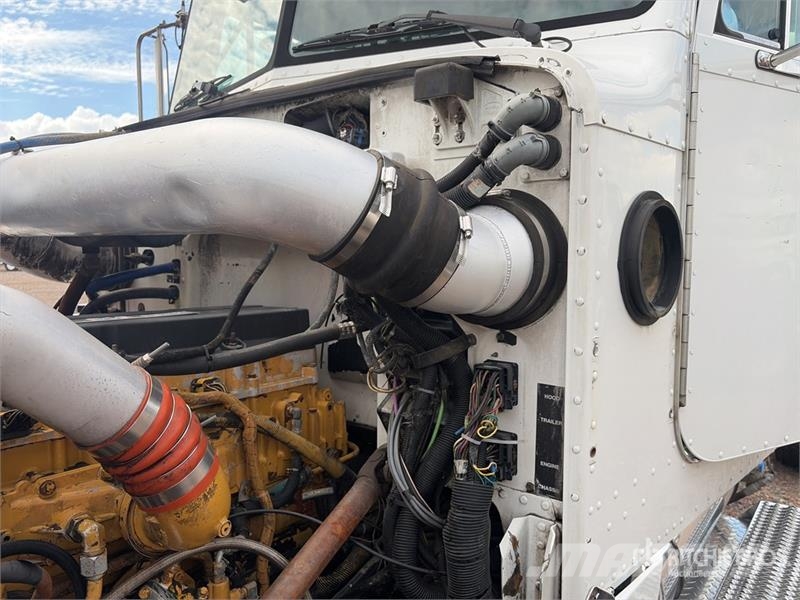 Peterbilt 379 6x4 Cab and Chassis (Inoperable) Cabines e interior