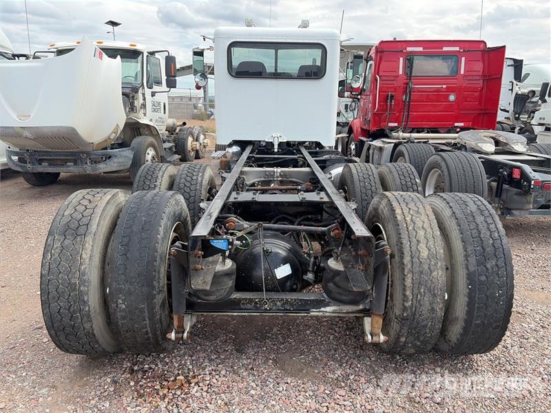 Peterbilt 379 6x4 Cab and Chassis (Inoperable) Cabines e interior