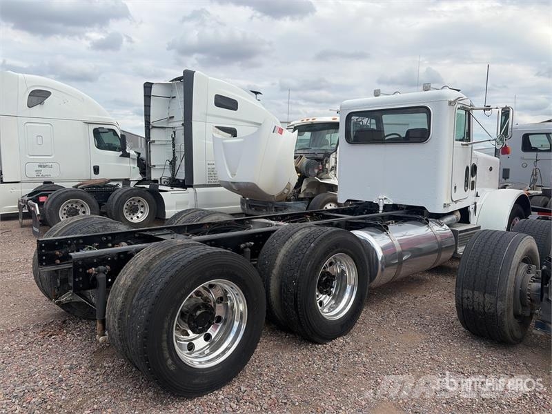 Peterbilt 379 6x4 Cab and Chassis (Inoperable) Cabines e interior