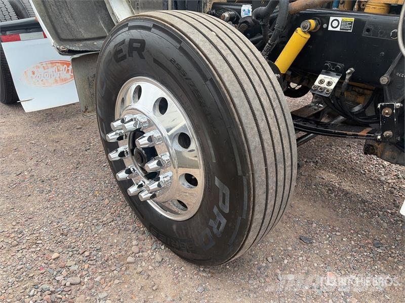 Peterbilt 379 6x4 Cab and Chassis (Inoperable) Cabines e interior