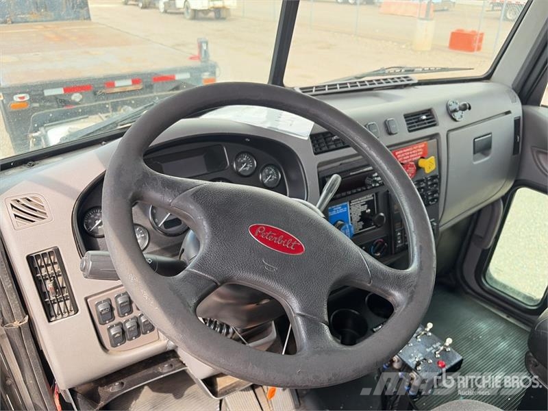 Peterbilt 382 4000 gal 6x4 Water Truck Tovornjaki za vodo
