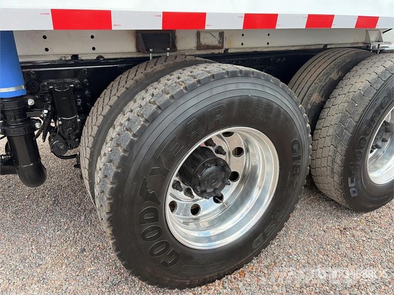 Peterbilt 382 4000 gal 6x4 Water Truck Tovornjaki za vodo