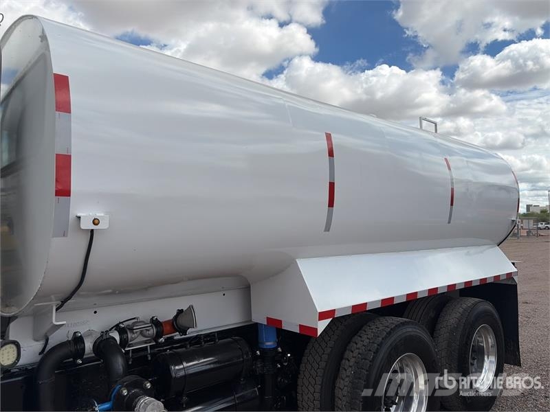 Peterbilt 382 4000 gal 6x4 Water Truck Tovornjaki za vodo