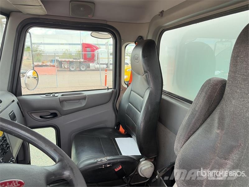 Peterbilt 382 4000 gal 6x4 Water Truck Tovornjaki za vodo