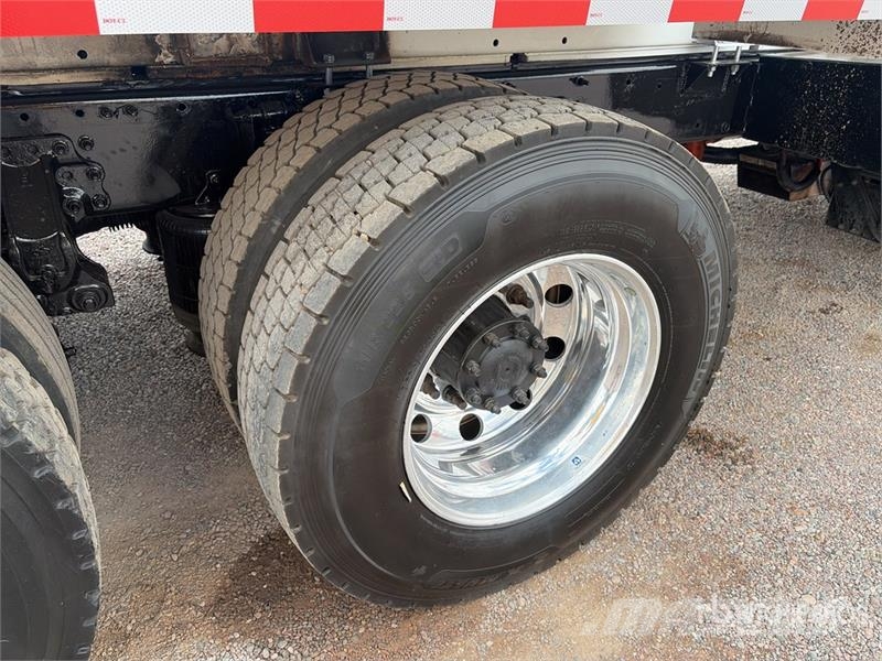 Peterbilt 382 4000 gal 6x4 Water Truck Tovornjaki za vodo