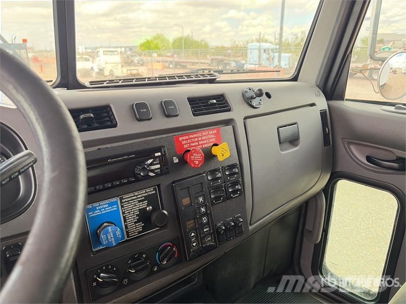 Peterbilt 382 4000 gal 6x4 Water Truck Tovornjaki za vodo