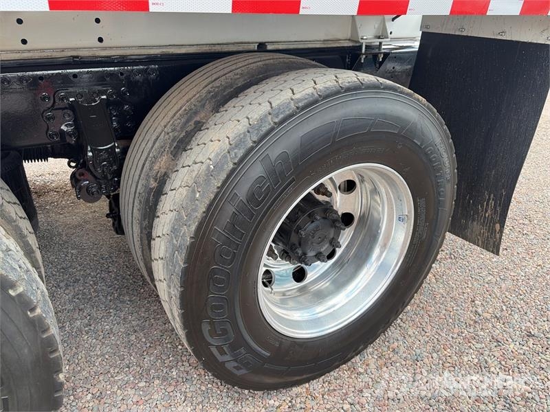 Peterbilt 382 4000 gal 6x4 Water Truck Tovornjaki za vodo
