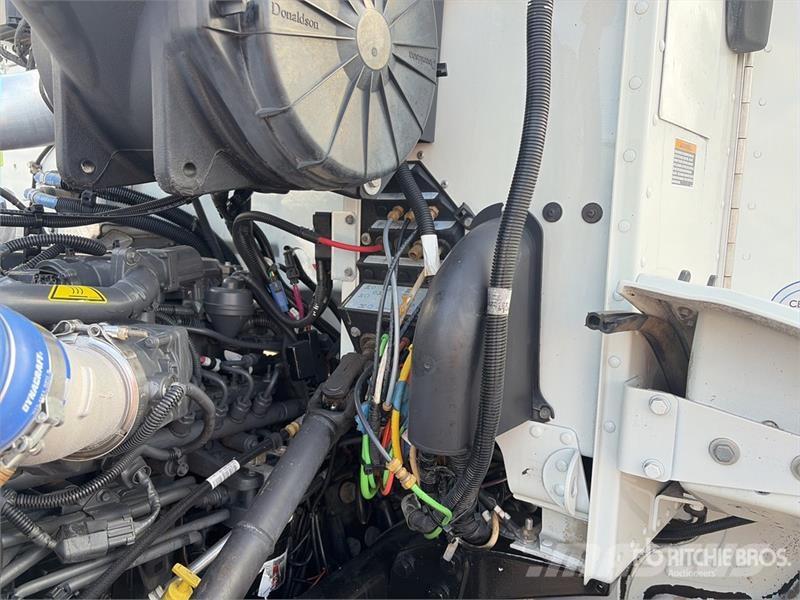 Peterbilt 382 4000 gal 6x4 Water Truck Tovornjaki za vodo