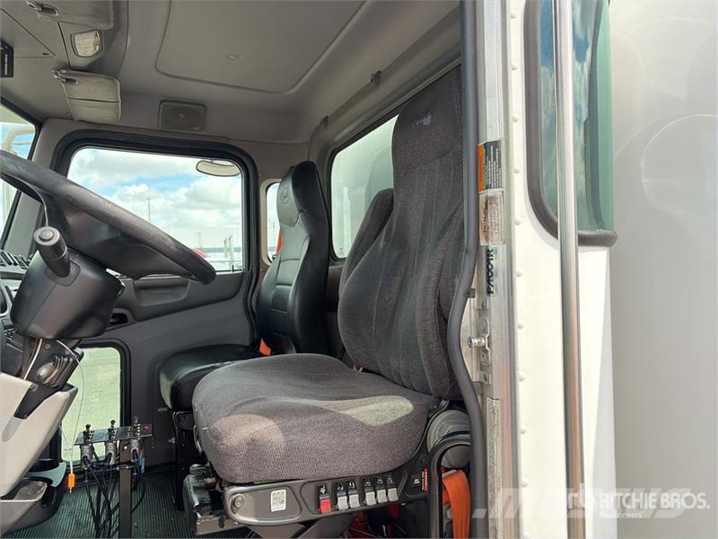 Peterbilt 382 4000 gal 6x4 Water Truck Tovornjaki za vodo