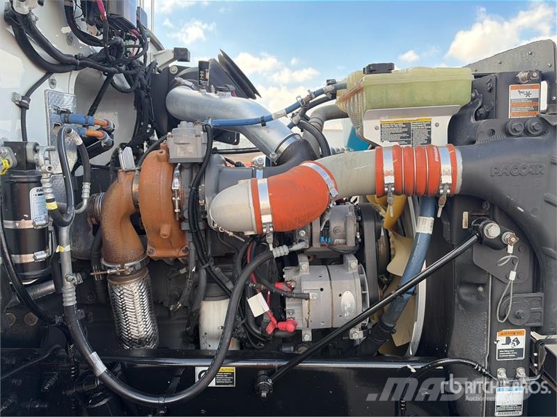 Peterbilt 382 4000 gal 6x4 Water Truck Tovornjaki za vodo