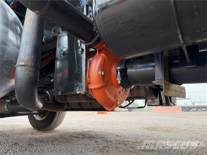 Peterbilt 382 4000 gal 6x4 Water Truck Tovornjaki za vodo