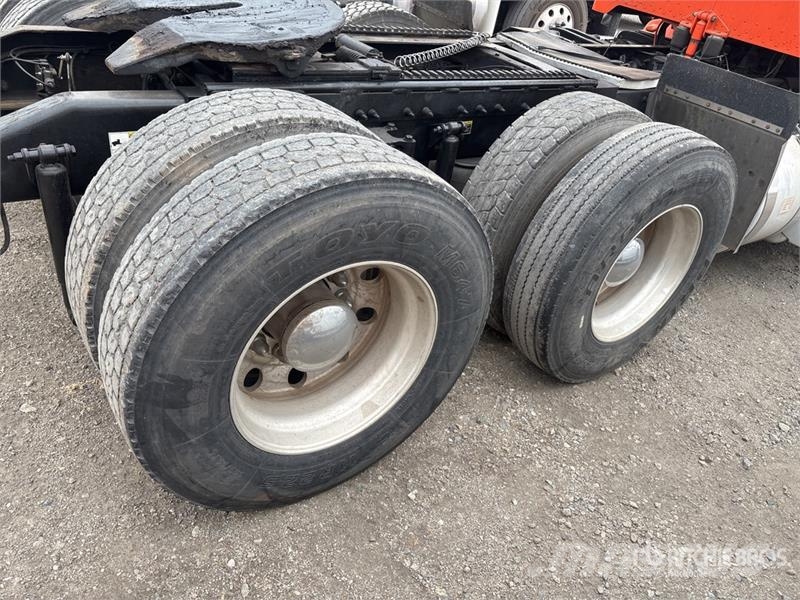 Peterbilt 384 Autotractoare